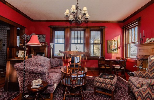 Higginsville House | Red Brick Farmhouse B&B - Edwin's Room