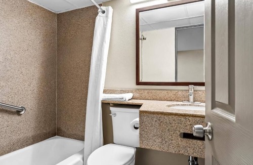 Bellmawr Hotel | Red Carpet Inn and Suites