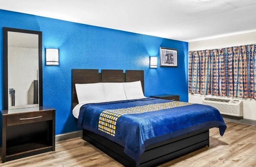 Bellmawr Hotel | Red Carpet Inn and Suites
