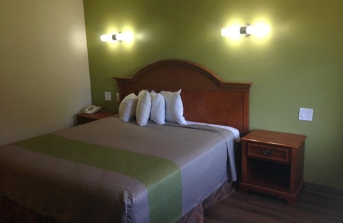 New Brunswick Hotel | Red Carpet Inn New Brunswick