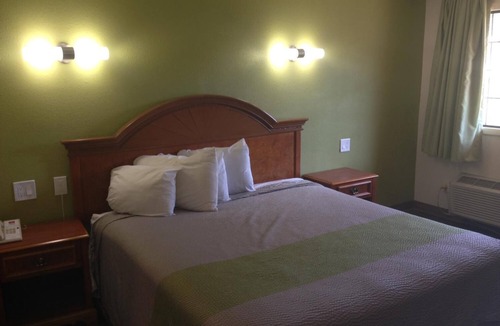 New Brunswick Hotel | Red Carpet Inn New Brunswick