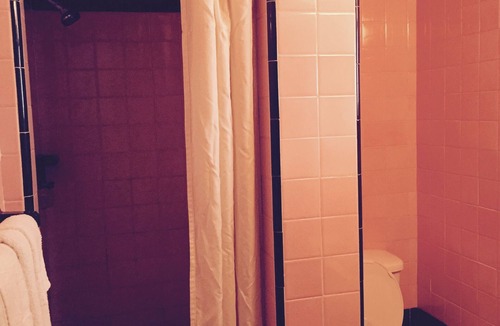 Grenloch Hotel | Red Carpet Inn