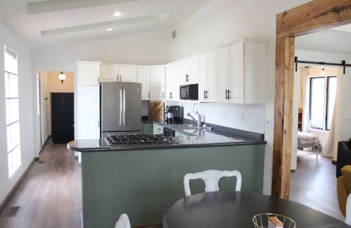 Ottumwa House | Red Fern Hotel - Eclectic Getaway 2 bedroom