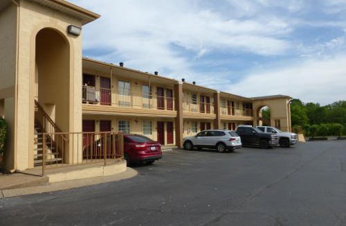 Kedron Hotel | Red Roof Inn Columbia, TN