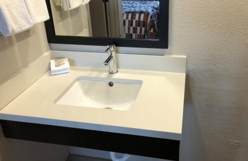 Greenville Hotel | Red Roof Inn Greenville, NC