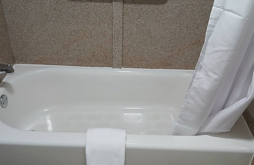 Leeds Hotel | Red Roof Inn Leeds
