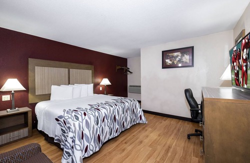 Neptune City Hotel | Red Roof Inn Neptune - Jersey Shore