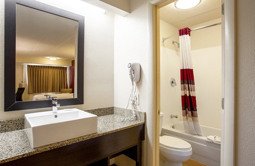 Lutherville Timonium Hotel | Red Roof Inn PLUS+ Baltimore North - Timonium