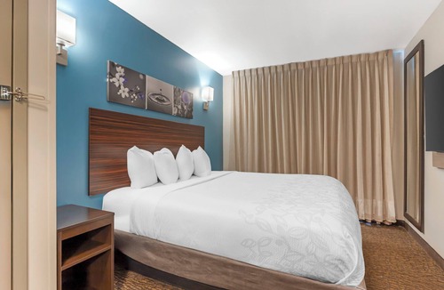 Greenwood Hotel | Red Roof Inn PLUS+ Brooklyn - 3rd Ave