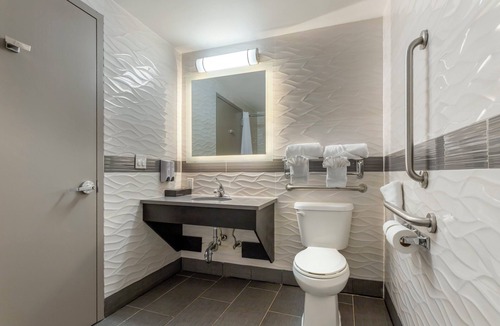 Ditmas Park Hotel | Red Roof Inn PLUS+ Brooklyn - Flatbush Ave