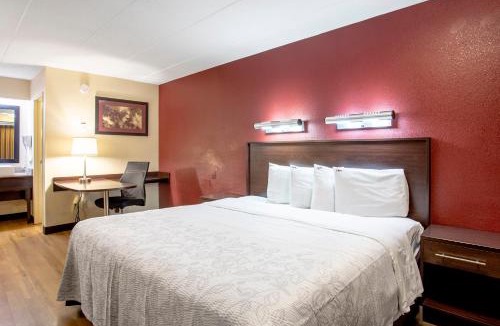Linthicum Heights Hotel | Red Roof Inn PLUS+ Baltimore-Washington DC/BWI Airport