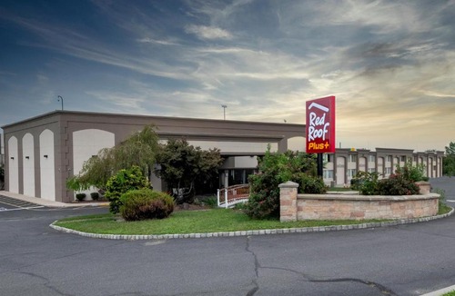 Carteret Hotel | Red Roof Inn PLUS Woodbridge - Carteret
