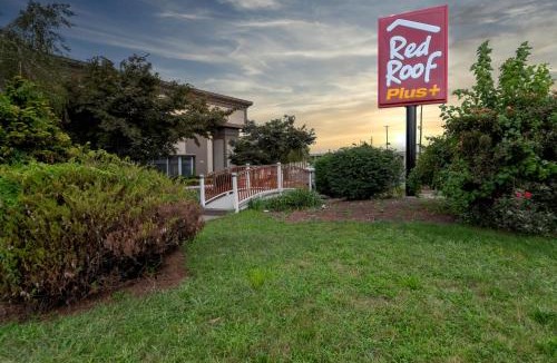 Carteret Hotel | Red Roof Inn PLUS Woodbridge - Carteret