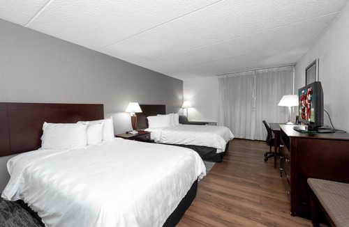 Carteret Hotel | Red Roof Inn PLUS+ Woodbridge - Carteret