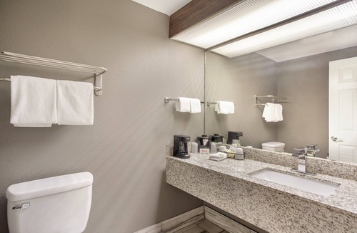 Athens Hotel | Red Roof Inn & Suites Athens, AL