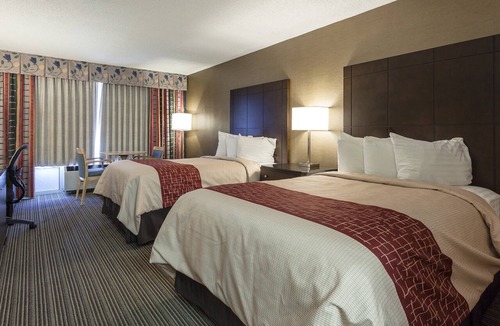 DeKalb Hotel | Red Roof Inn & Suites DeKalb