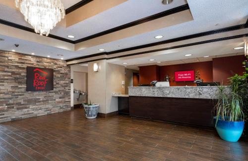 Dover Hotel | Red Roof Inn & Suites Dover Downtown