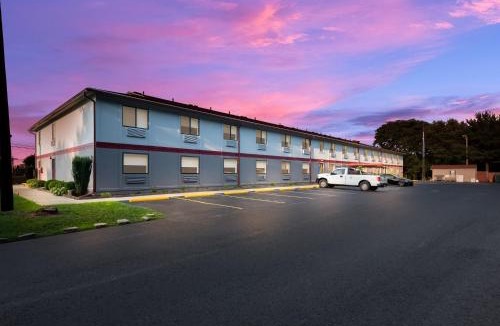 Landisville Hotel | Red Roof Inn & Suites Vineland - Buena