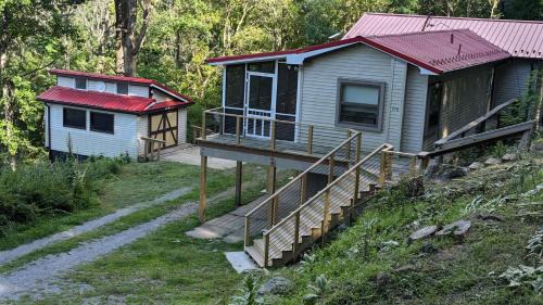 Stanley House | Red Roof mountain cabin with Hot Tub, Starlink & Whole-house Generator
