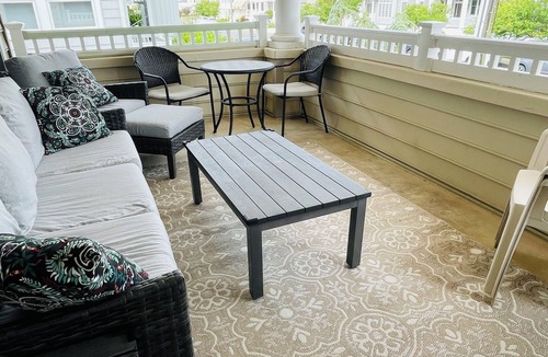 North End Condo | REDUCED JUNE WEEKS! -BEACH -BLOCK BEAUTIFUL HOME- BOOK NOW! NEWLY RENOVATED!