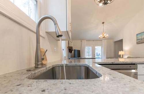 Waleska House | Reduced Pricing at Lake Arrowhead - Swimming, Tennis, Boating, Hiking, Pickleball, Nature
