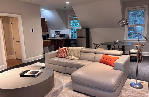 Durham Apartment | Refined Carriage Apartment in Historic Hope Valley