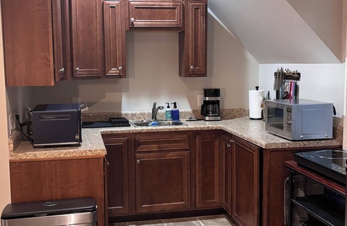 Durham Apartment | Refined Carriage Apartment in Historic Hope Valley