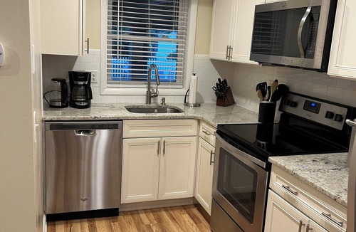 Country Club Estates House | Rehoboth Townhouse with Pool! 3 Blocks to Beach!
