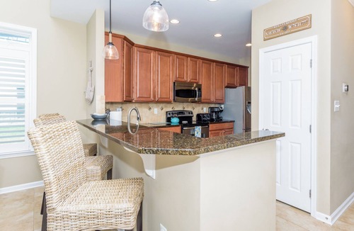The Commons House | Reilly's Roost a Beautiful 3 bed, 2.5 bath home located in Bayside Community with Indoor/Outdoor pools, Fitness, Tennis, On-site Restaurant, Bay & More! Many Child Friendly Travel Accommodations!