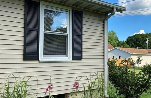 Tiskilwa House | Rejoice Inn- Private Home- All Yours! In a quiet town on a large lot! New Bath