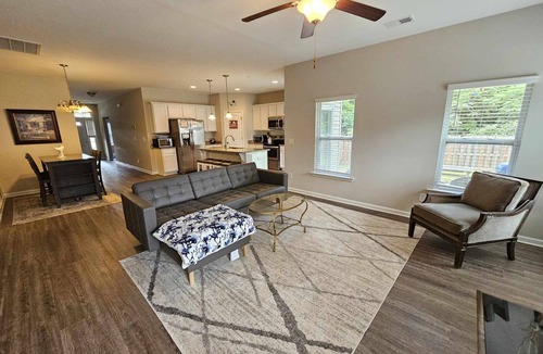 West Columbia House | Relax and Unwind in this Fully Furnished 3-Bedroom Gem in West Columbia