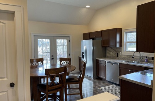 Bettendorf Cottage | Relax at Cozy Oaks Cottage