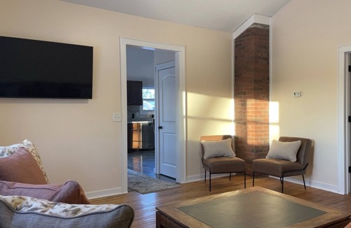 Bettendorf Cottage | Relax at Cozy Oaks Cottage