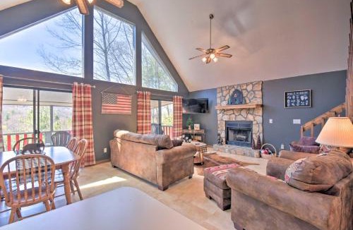 Upper Peachtree House | Relax Fireside: ‘HighBearNation Lodge’ Near Hiking