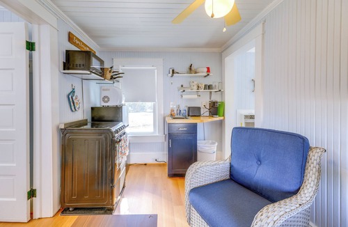 Davis Cottage | Relax Fireside: Retreat 1 Mi to Davis Ferry
