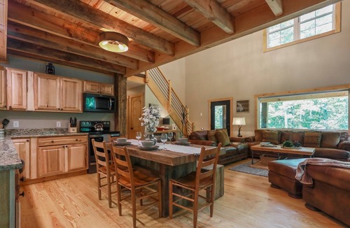 Berkeley Springs Cabin | 🕶️RELAX Here🪴WOW it’s STUNNING🌺PREMIER HOST🌟5 STAR Cabin🪵Close to TOWN🌙Hot Tub