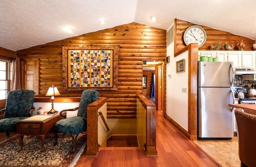 Lovingston Cabin | Relax in Nature's Beauty: Private Log Cabin w/two Spacious, Open Living Areas