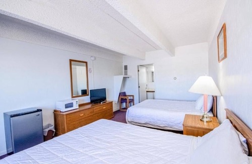 Osborne Hotel | Relax in Our 3-Queen Rooms – Perfect for a Restful Overnight Stay