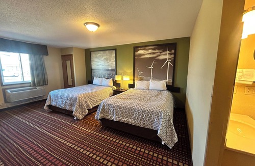 Adair Hotel | Relax Inn and Suite Adair I 80