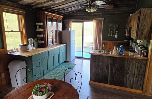 Roan Mountain Cottage | Relax Inn Creekside. 2-bedroom cottage in beautiful Roan Mtn w/incredible views