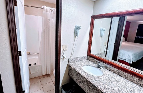 Henryetta Hotel | Relax Inn Henryetta