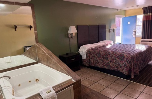 Hampton Hotel | Relax Inn