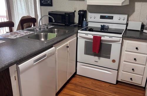 Butler House | Relax, Unwind & DOCK Your Boat, Lakefront Bungalow - HOT TUB, FIRE PIT