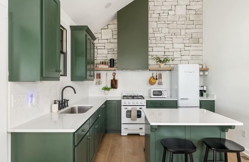 Tracy City Cottage | Relax & unwind where mother nature meets modern nature at a LITTLE GREEN COTTAGE