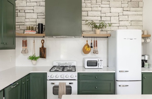 Tracy City Cottage | Relax & unwind where mother nature meets modern nature at a LITTLE GREEN COTTAGE