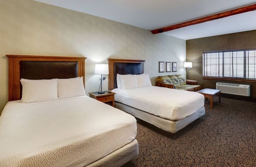 Sioux City Hotel | Relaxation in Heated Pool & Whirlpool Suites in Historic Area | Near 3rd street
