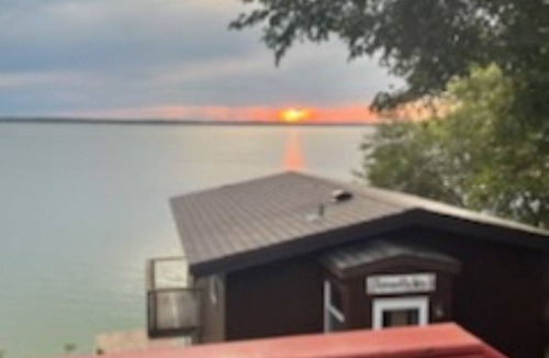 Stoughton House | Relaxi-Cabin. On the water! Beautiful sunrises and fun place to relax!