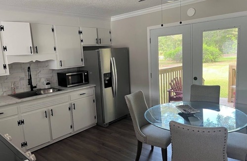 New Zion House | Relaxing 3-Bedroom Getaway in Peaceful Cades – Sleeps 8