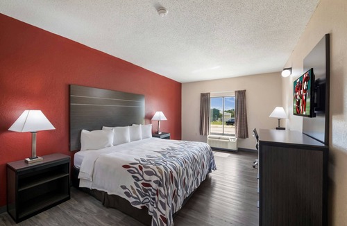 Manor Hotel | Relaxing Austin Retreat Near Shopping, Dining & Entertainment