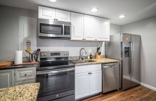 Haymarket Apartment | Relaxing Blue Ridge Mountain Getaway w/Tesla Charger + Porch Area